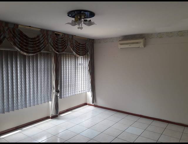 2 BEDROOM FLAT RENTED IN ESSENWOOD